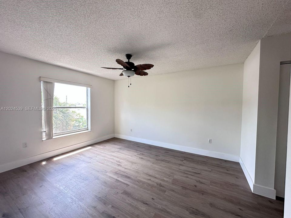 For Rent: $1,999 (2 beds, 2 baths, 880 Square Feet)
