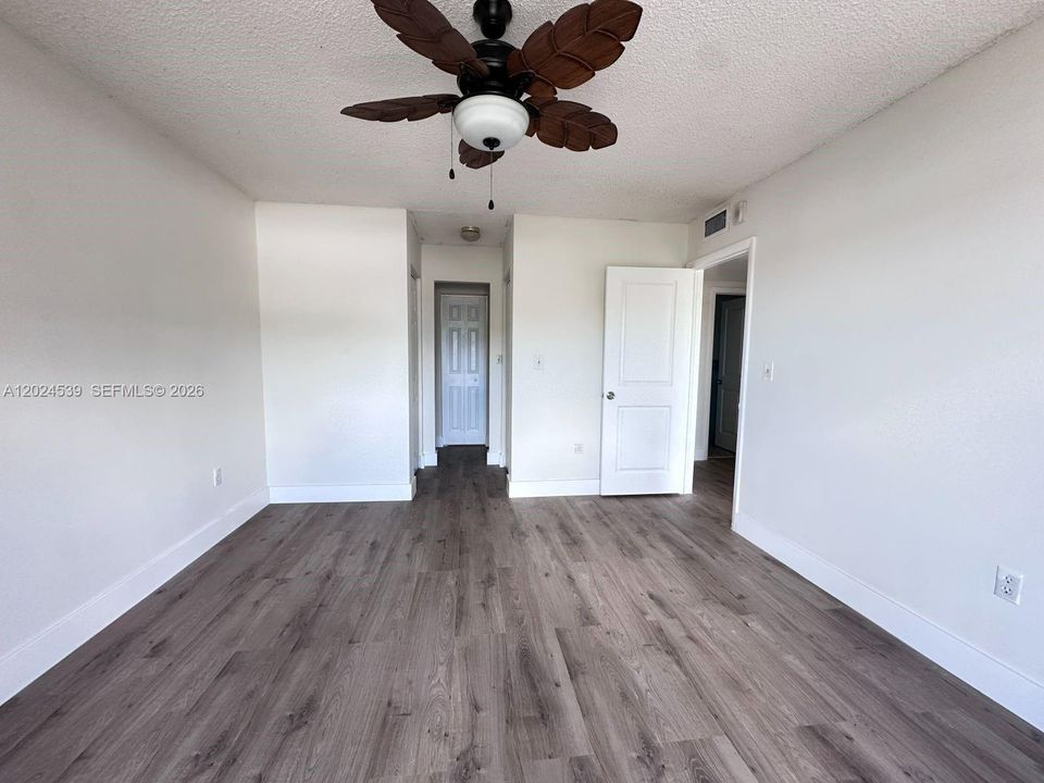 For Rent: $1,999 (2 beds, 2 baths, 880 Square Feet)