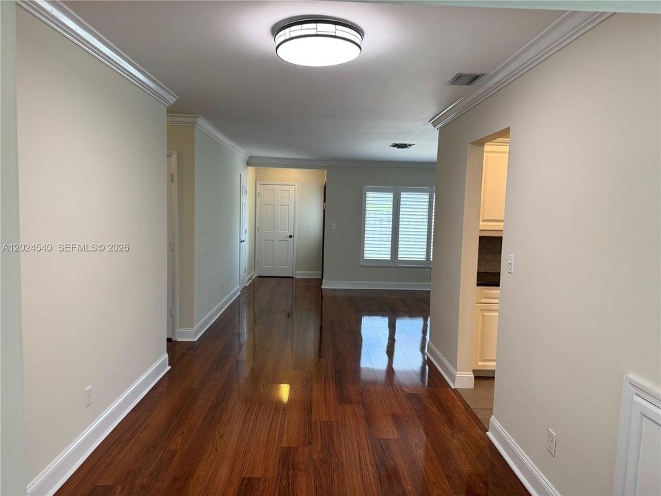 Activo con contrato: $3,650 (3 camas, 2 baños, 1465 Pies cuadrados)