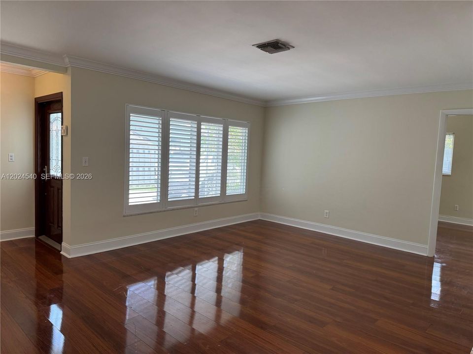 Activo con contrato: $3,650 (3 camas, 2 baños, 1465 Pies cuadrados)