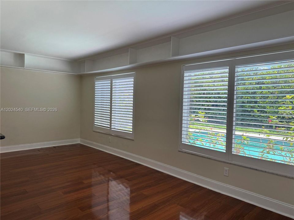 Activo con contrato: $3,650 (3 camas, 2 baños, 1465 Pies cuadrados)