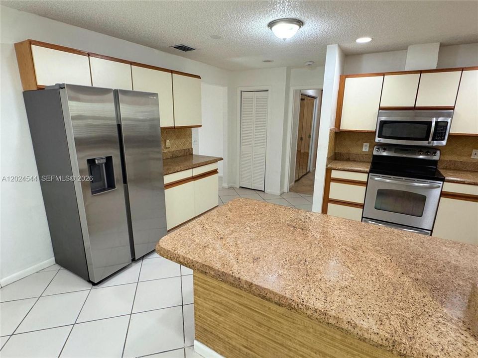 For Rent: $3,495 (3 beds, 2 baths, 1609 Square Feet)
