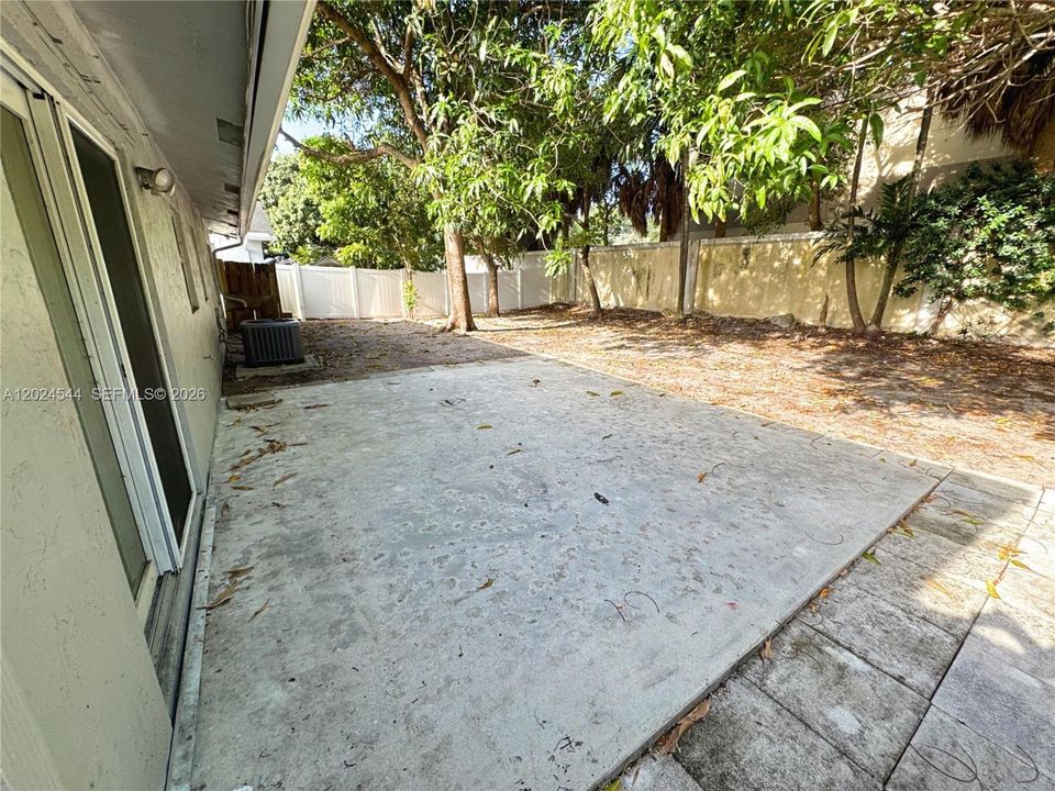 For Rent: $3,495 (3 beds, 2 baths, 1609 Square Feet)