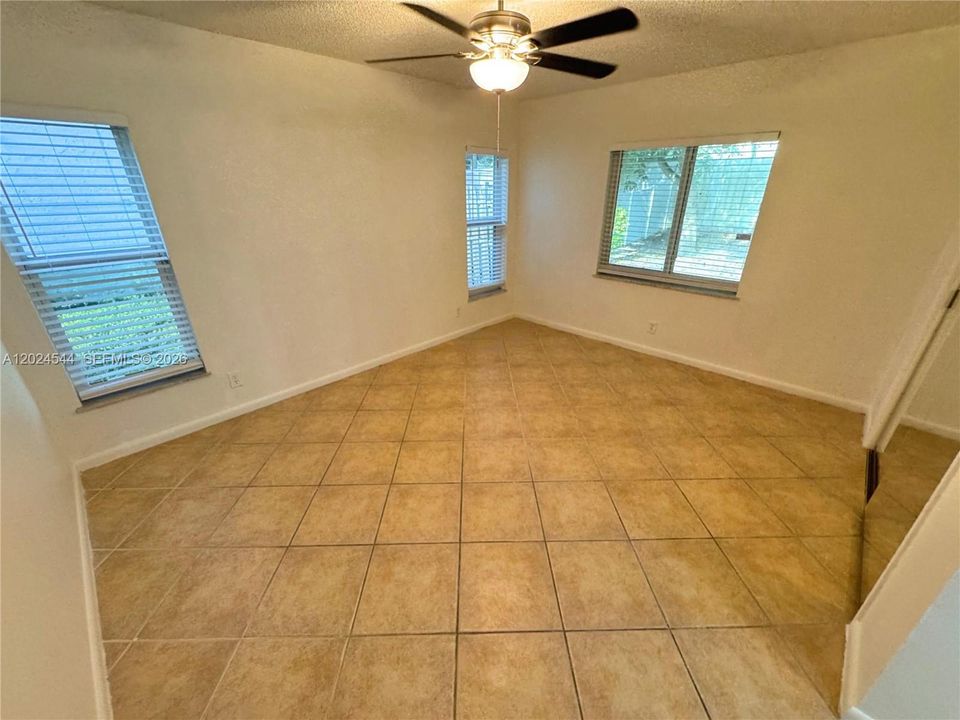 For Rent: $3,495 (3 beds, 2 baths, 1609 Square Feet)