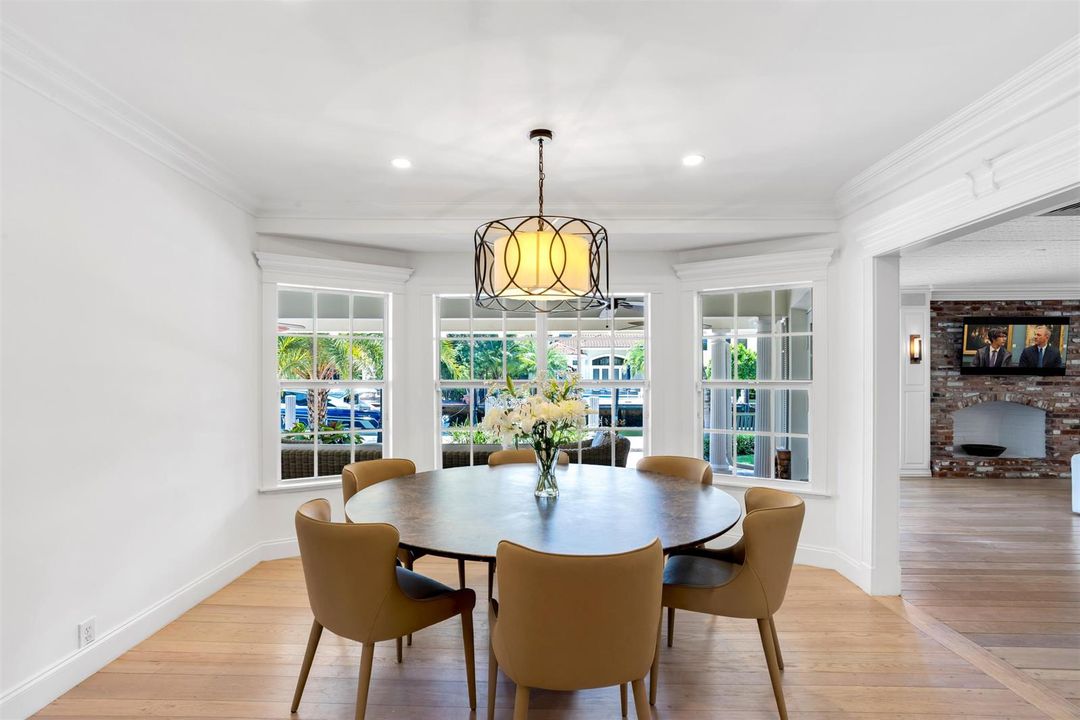 DINING_LOOKING_OUT_EB