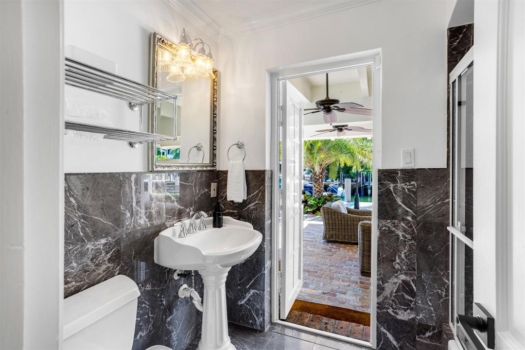 BATHROOM_1_EB