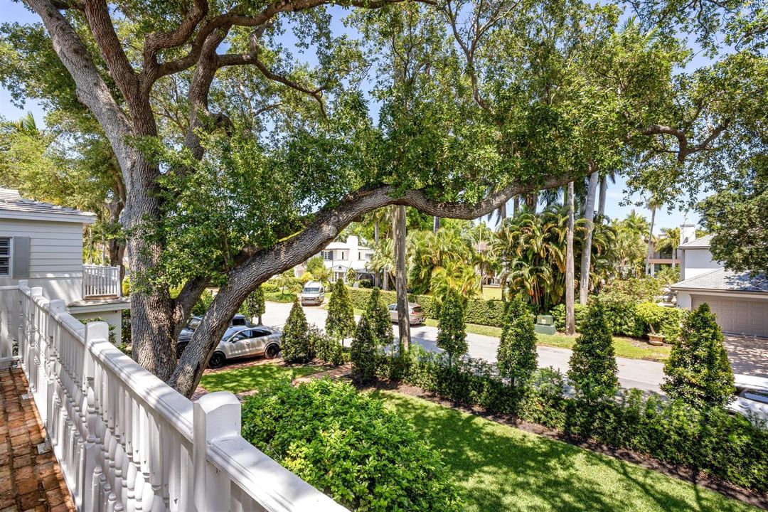 BALCONY_VIEW_4_EB