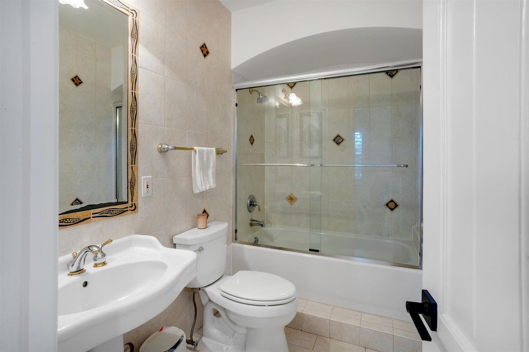 BATHROOM_2_EB