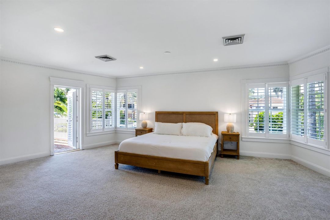 PRIMARY_BEDROOM_RIGHT_EB