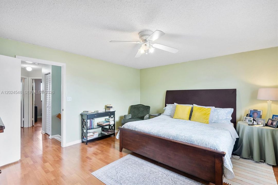 En Venta: $569,900 (3 camas, 2 baños, 1624 Pies cuadrados)