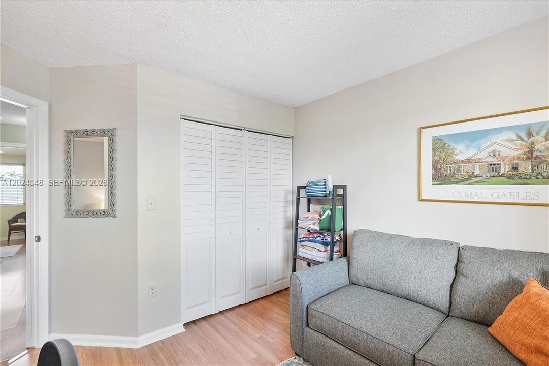 En Venta: $569,900 (3 camas, 2 baños, 1624 Pies cuadrados)