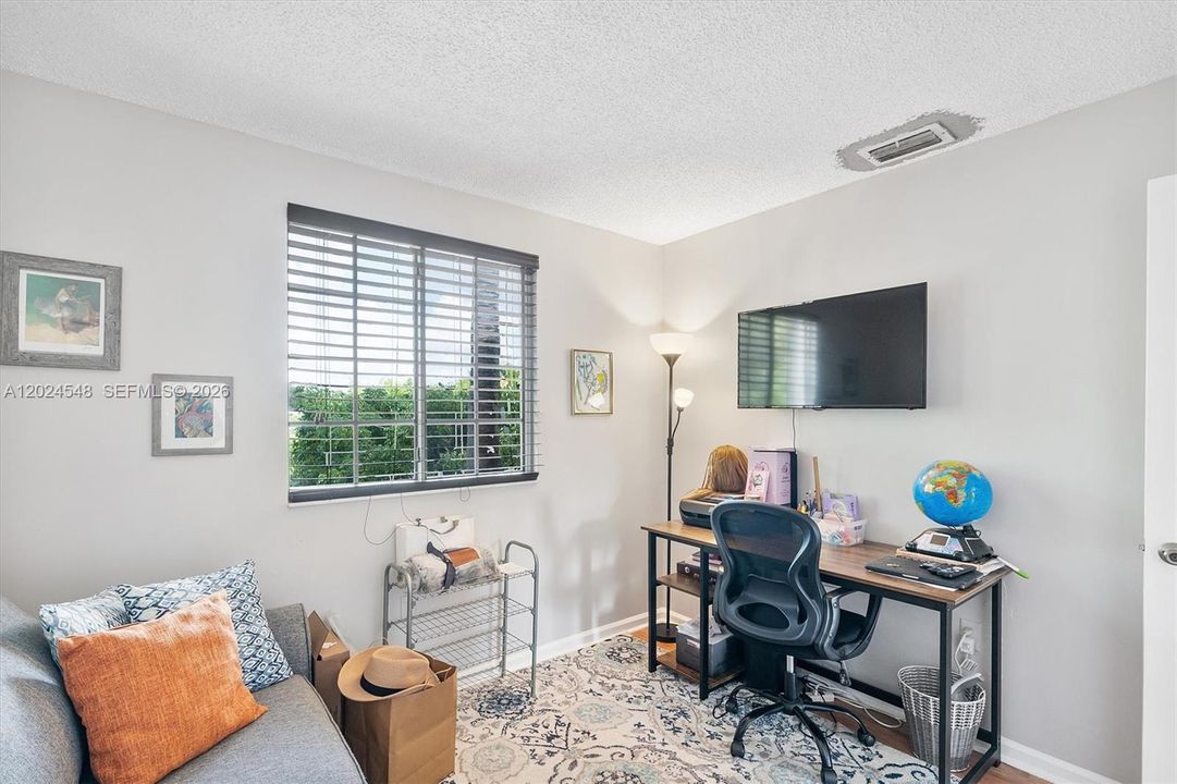 En Venta: $569,900 (3 camas, 2 baños, 1624 Pies cuadrados)