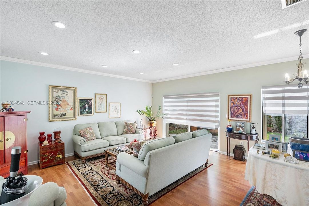 En Venta: $569,900 (3 camas, 2 baños, 1624 Pies cuadrados)