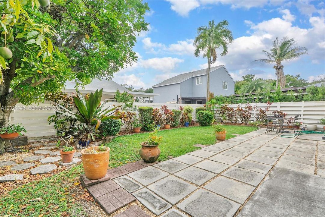 En Venta: $569,900 (3 camas, 2 baños, 1624 Pies cuadrados)