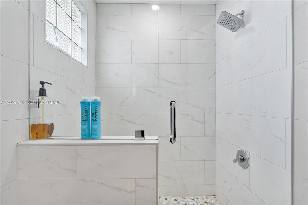 En Venta: $569,900 (3 camas, 2 baños, 1624 Pies cuadrados)
