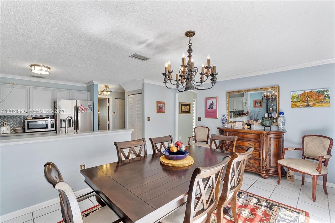 En Venta: $569,900 (3 camas, 2 baños, 1624 Pies cuadrados)