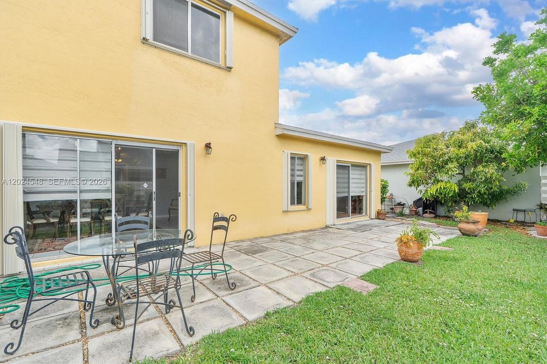 En Venta: $569,900 (3 camas, 2 baños, 1624 Pies cuadrados)