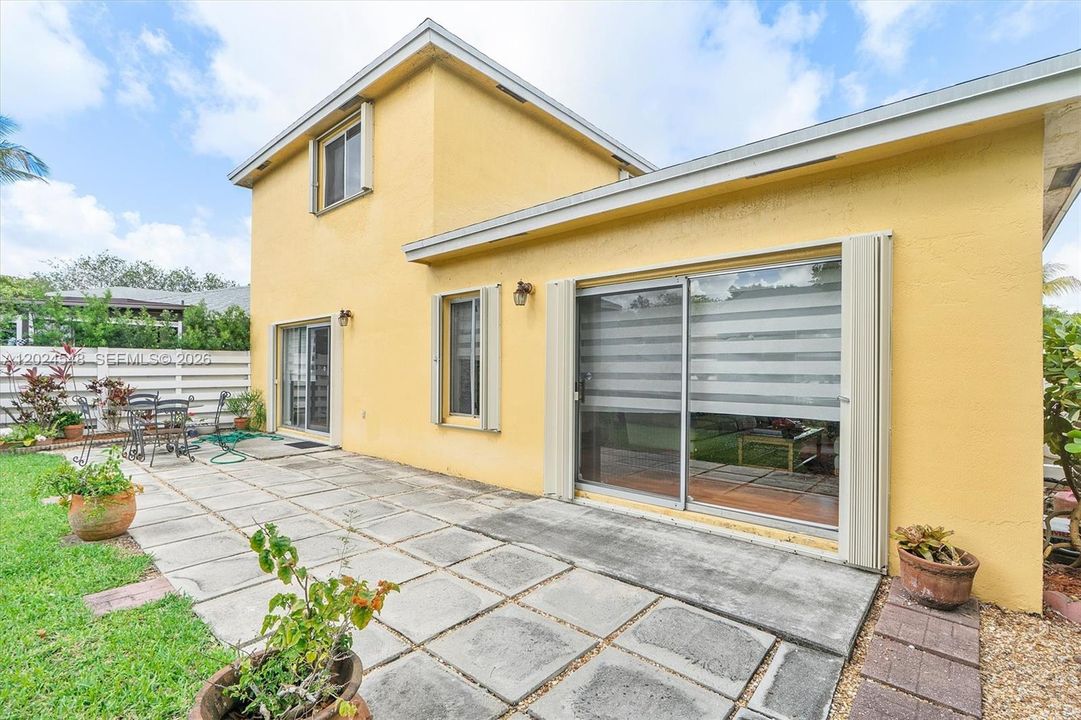 En Venta: $569,900 (3 camas, 2 baños, 1624 Pies cuadrados)