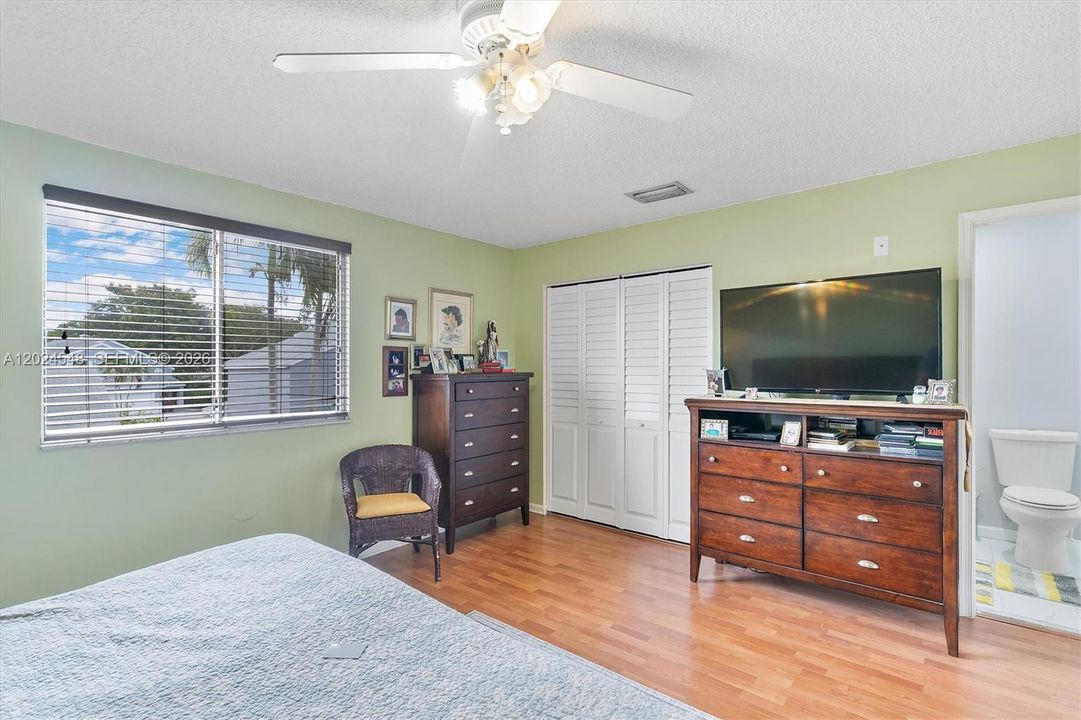 En Venta: $569,900 (3 camas, 2 baños, 1624 Pies cuadrados)