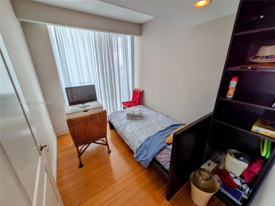 На продажу: $197,000 (1 спален, 1 ванн, 818 Квадратных фут)