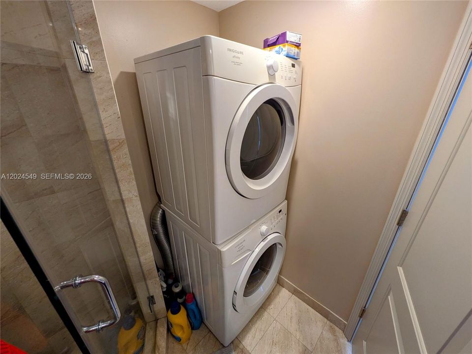 На продажу: $197,000 (1 спален, 1 ванн, 818 Квадратных фут)