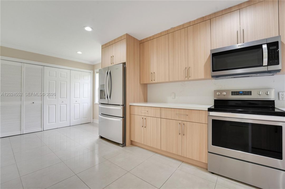 В аренду: $3,900 (2 спален, 2 ванн, 1560 Квадратных фут)