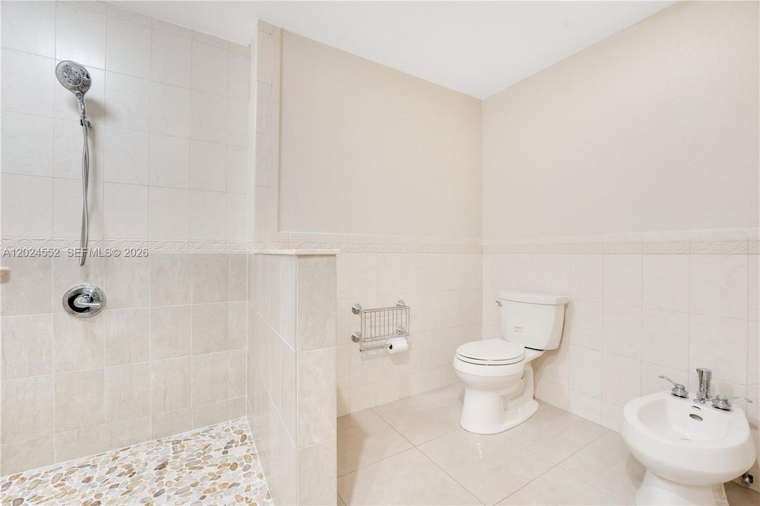 В аренду: $3,900 (2 спален, 2 ванн, 1560 Квадратных фут)
