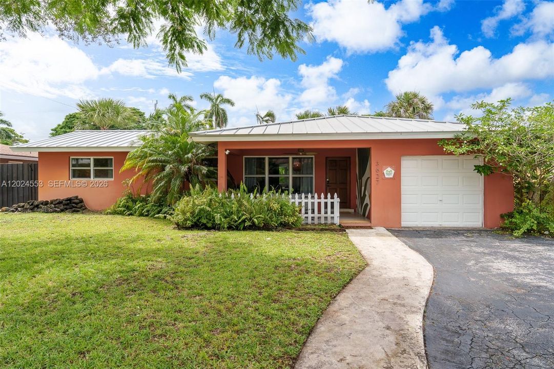 For Sale: $845,000 (3 beds, 2 baths, 1582 Square Feet)