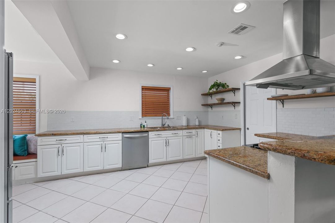 For Sale: $845,000 (3 beds, 2 baths, 1582 Square Feet)