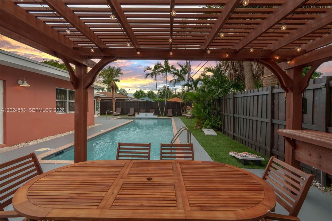 For Sale: $845,000 (3 beds, 2 baths, 1582 Square Feet)