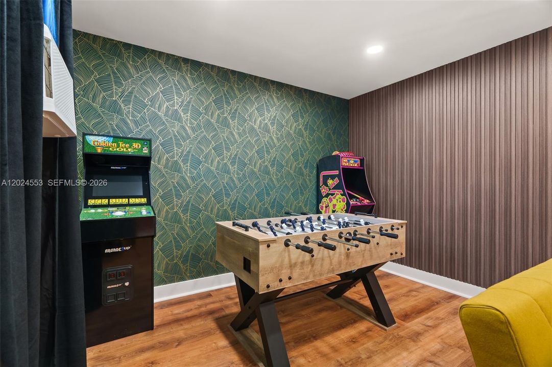 For Sale: $845,000 (3 beds, 2 baths, 1582 Square Feet)