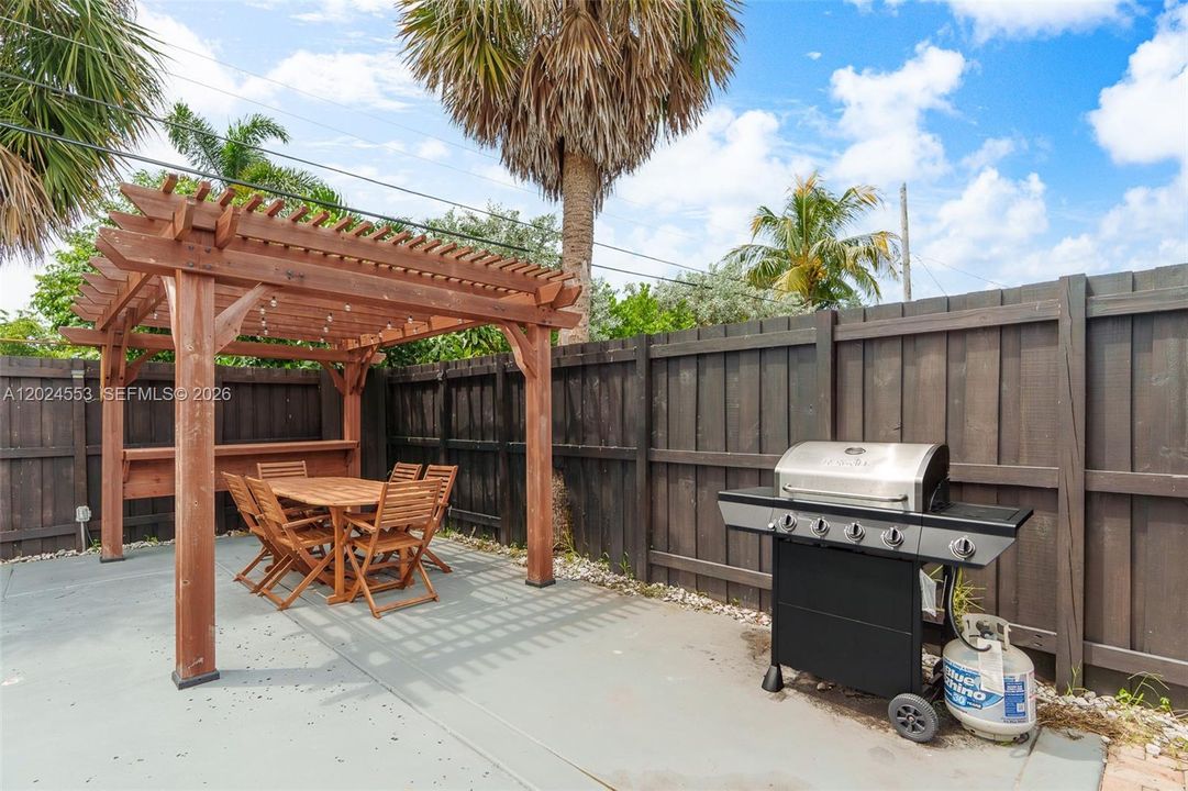 For Sale: $845,000 (3 beds, 2 baths, 1582 Square Feet)