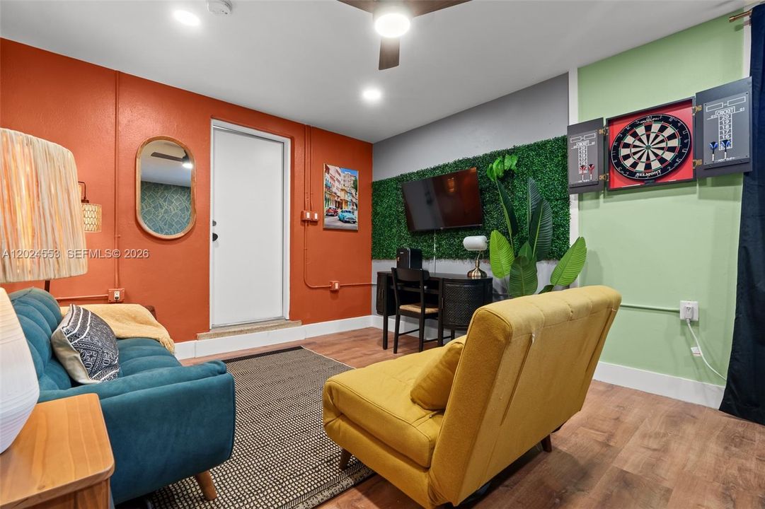 For Sale: $845,000 (3 beds, 2 baths, 1582 Square Feet)
