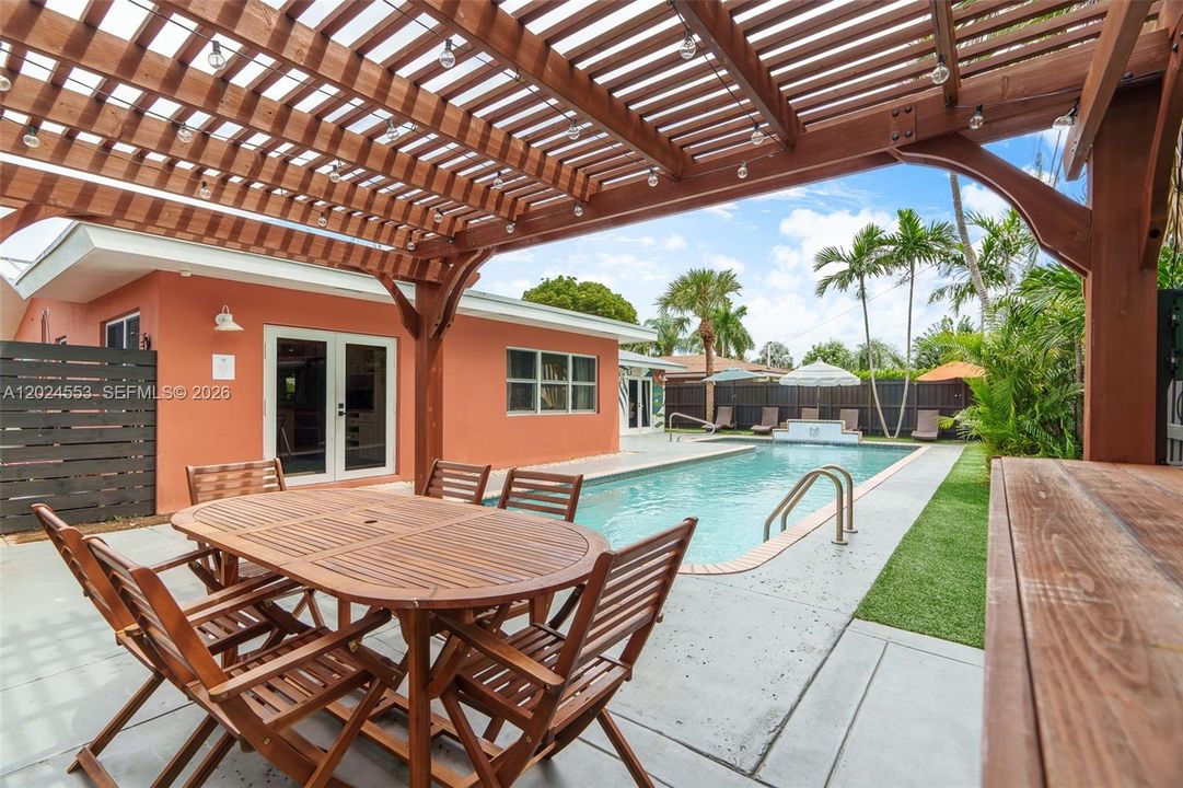 For Sale: $845,000 (3 beds, 2 baths, 1582 Square Feet)
