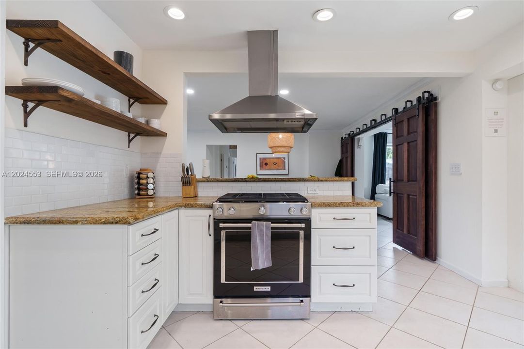 For Sale: $845,000 (3 beds, 2 baths, 1582 Square Feet)