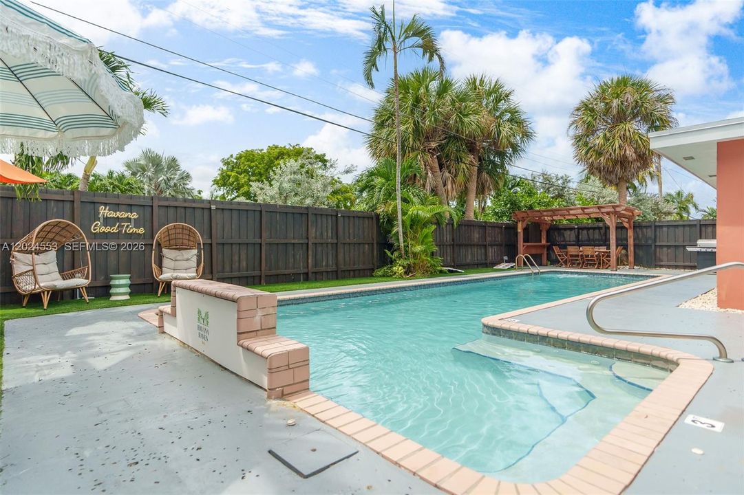 For Sale: $845,000 (3 beds, 2 baths, 1582 Square Feet)