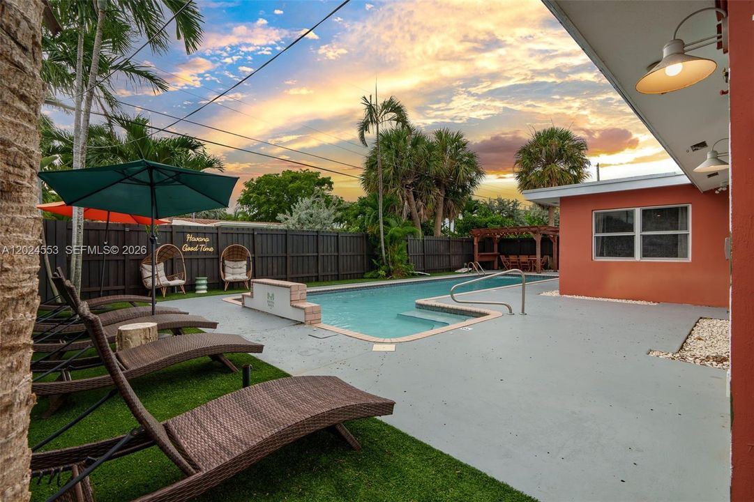 For Sale: $845,000 (3 beds, 2 baths, 1582 Square Feet)