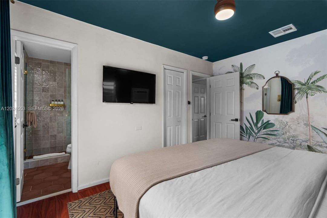 For Sale: $845,000 (3 beds, 2 baths, 1582 Square Feet)