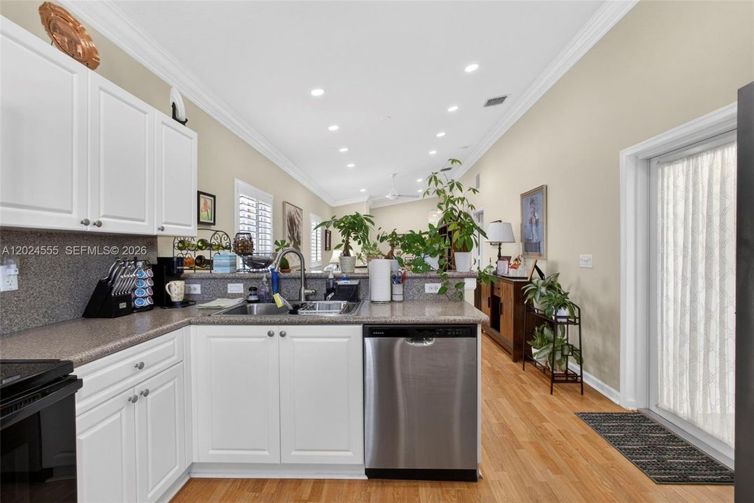 For Sale: $375,000 (3 beds, 2 baths, 1314 Square Feet)