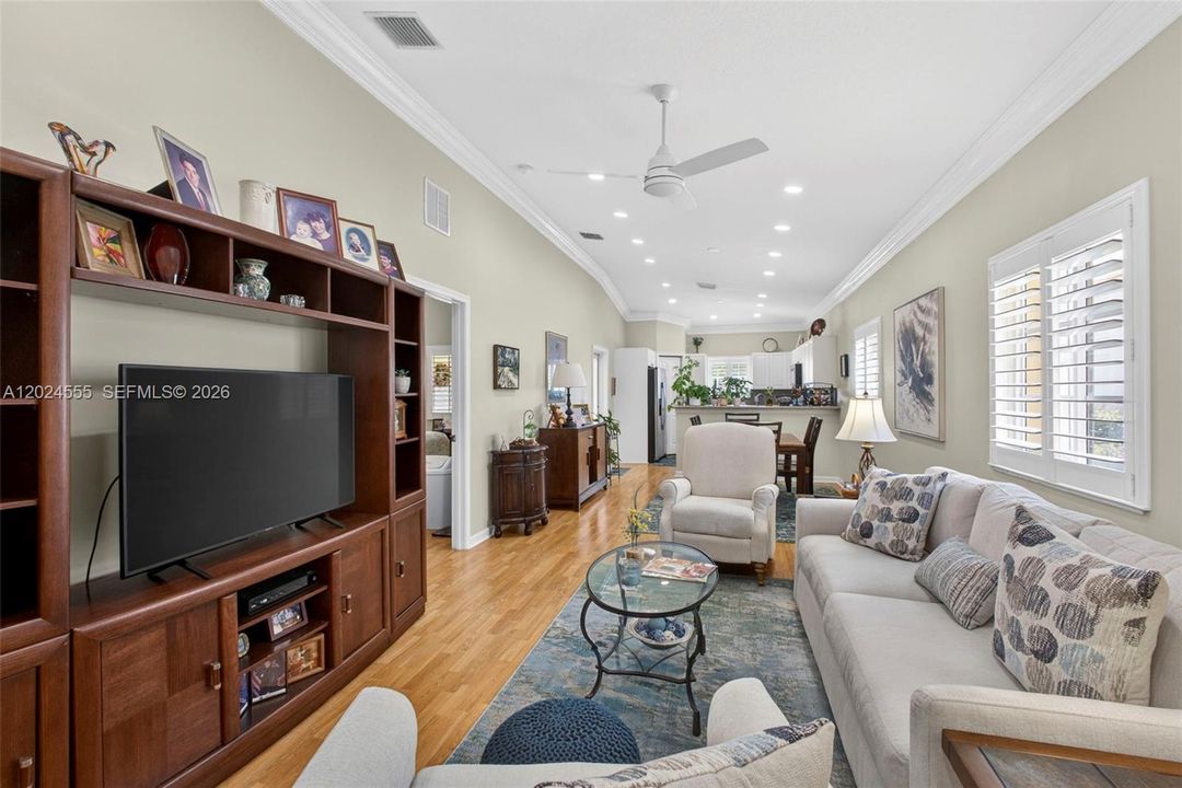 For Sale: $375,000 (3 beds, 2 baths, 1314 Square Feet)