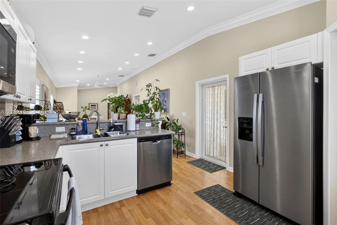 For Sale: $375,000 (3 beds, 2 baths, 1314 Square Feet)
