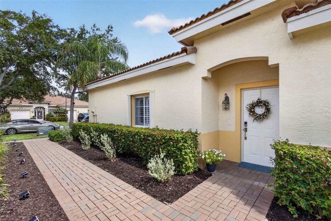 For Sale: $375,000 (3 beds, 2 baths, 1314 Square Feet)