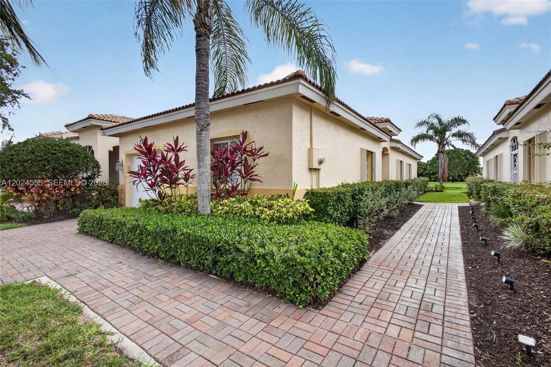 For Sale: $375,000 (3 beds, 2 baths, 1314 Square Feet)