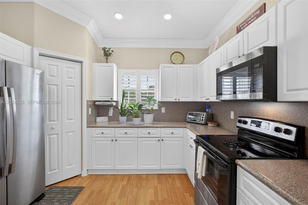 For Sale: $375,000 (3 beds, 2 baths, 1314 Square Feet)