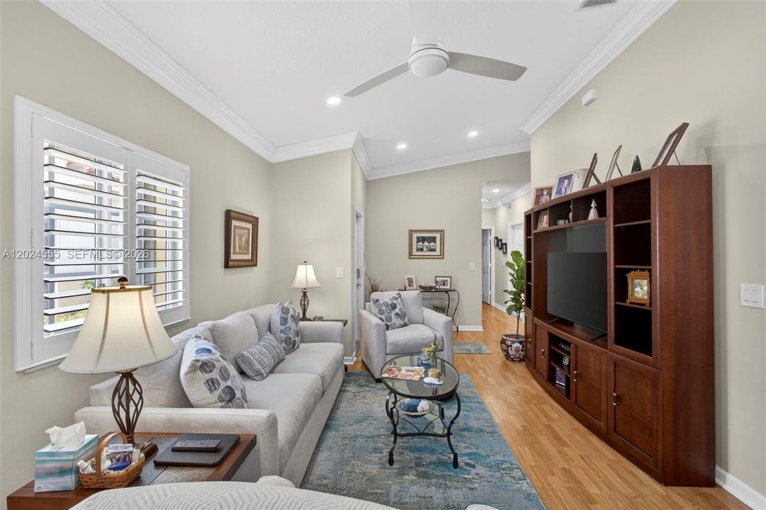 For Sale: $375,000 (3 beds, 2 baths, 1314 Square Feet)
