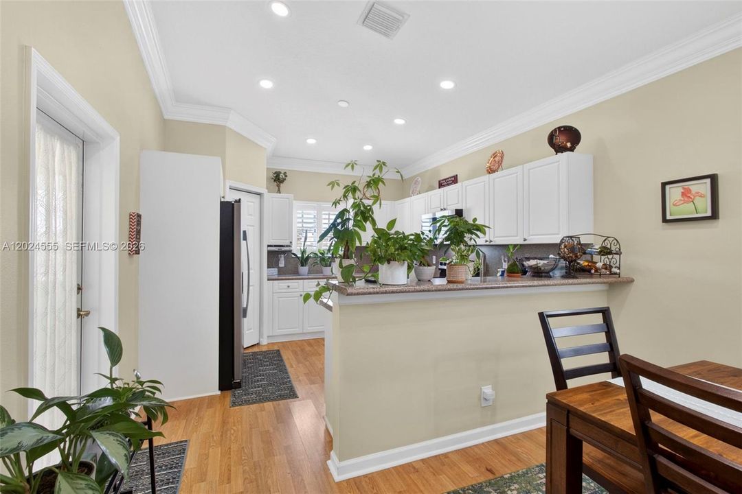 For Sale: $375,000 (3 beds, 2 baths, 1314 Square Feet)