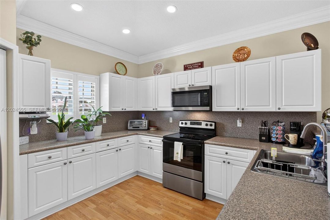 For Sale: $375,000 (3 beds, 2 baths, 1314 Square Feet)