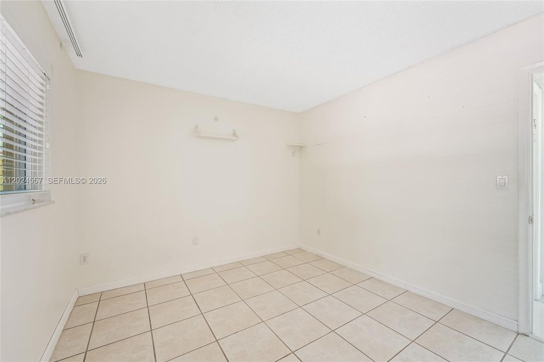 For Rent: $2,150 (2 beds, 1 baths, 804 Square Feet)