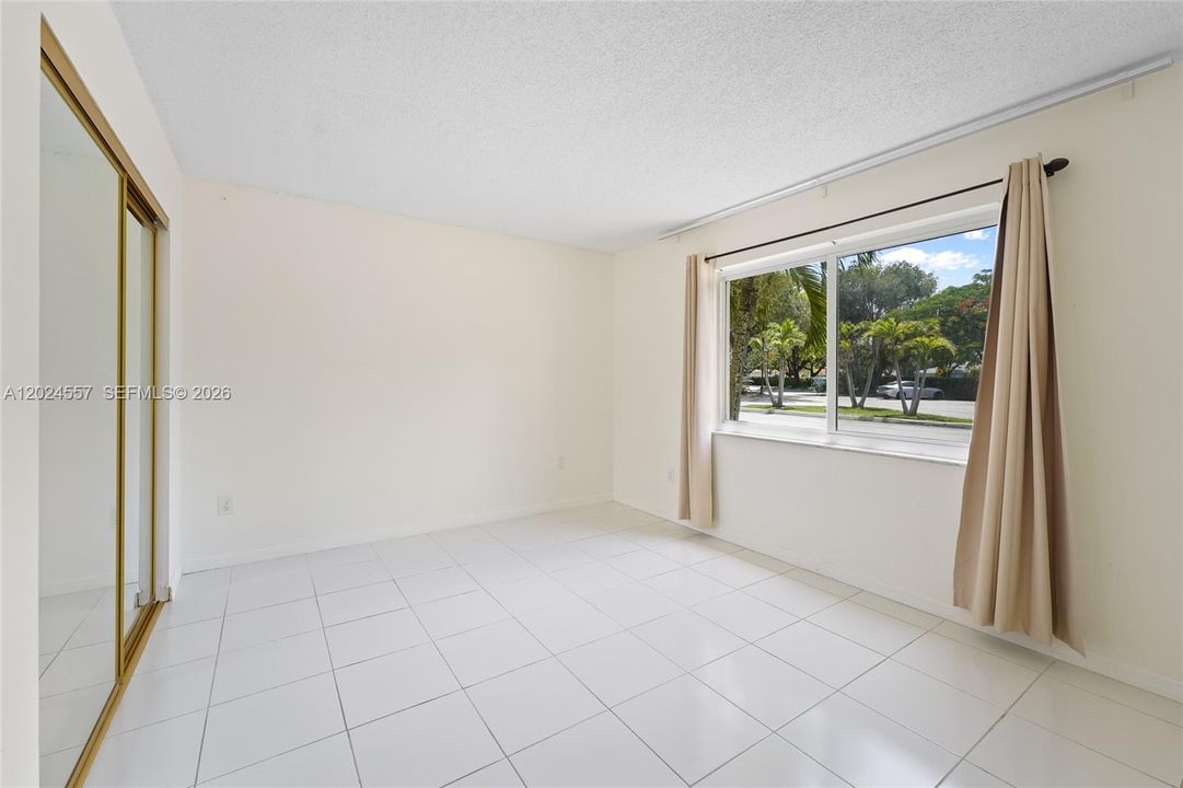 For Rent: $2,150 (2 beds, 1 baths, 804 Square Feet)