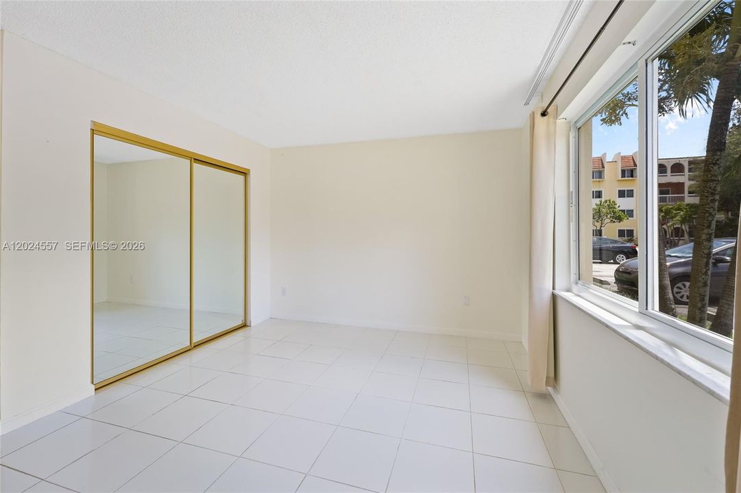 For Rent: $2,150 (2 beds, 1 baths, 804 Square Feet)